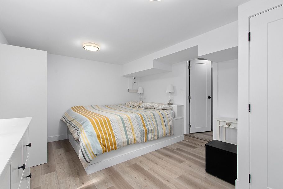 615 E Kings Road North Vancouver, BC - 30