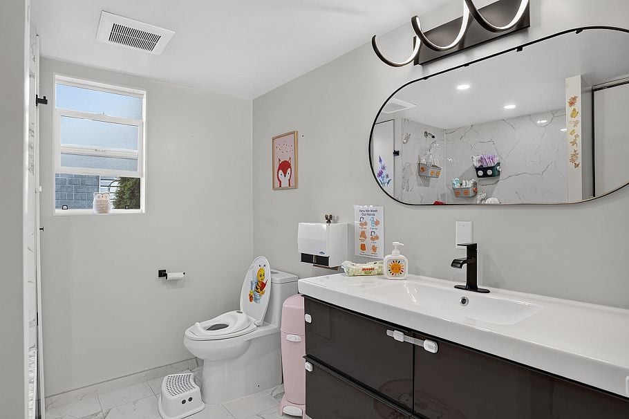 2322 Kirkstone Road North Vancouver, BC - 34