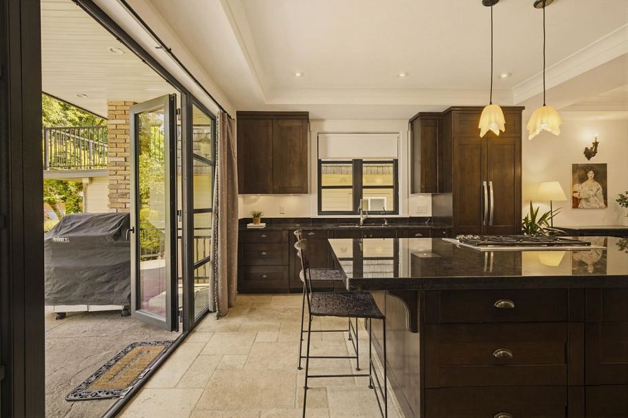 1134 Montroyal Boulevard North Vancouver, BC - 7