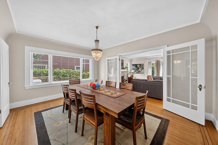4655 W 6th Avenue Vancouver, BC - 9