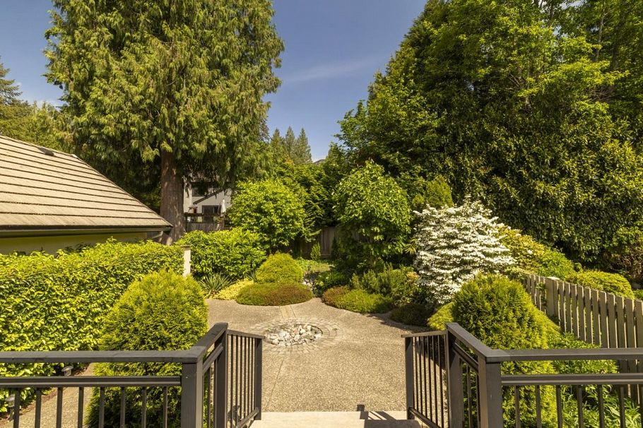 1134 Montroyal Boulevard North Vancouver, BC - 27