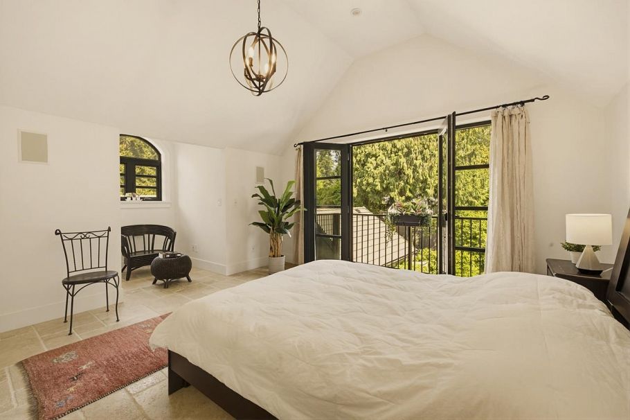 1134 Montroyal Boulevard North Vancouver, BC - 13