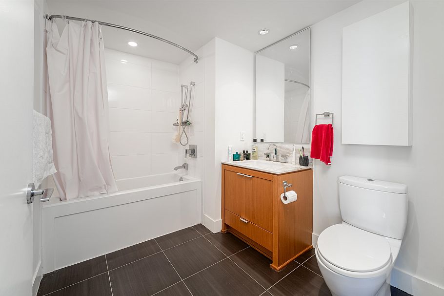 1503 158 W 13th Street North Vancouver, BC - 14