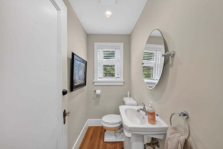 4655 W 6th Avenue Vancouver, BC - 25