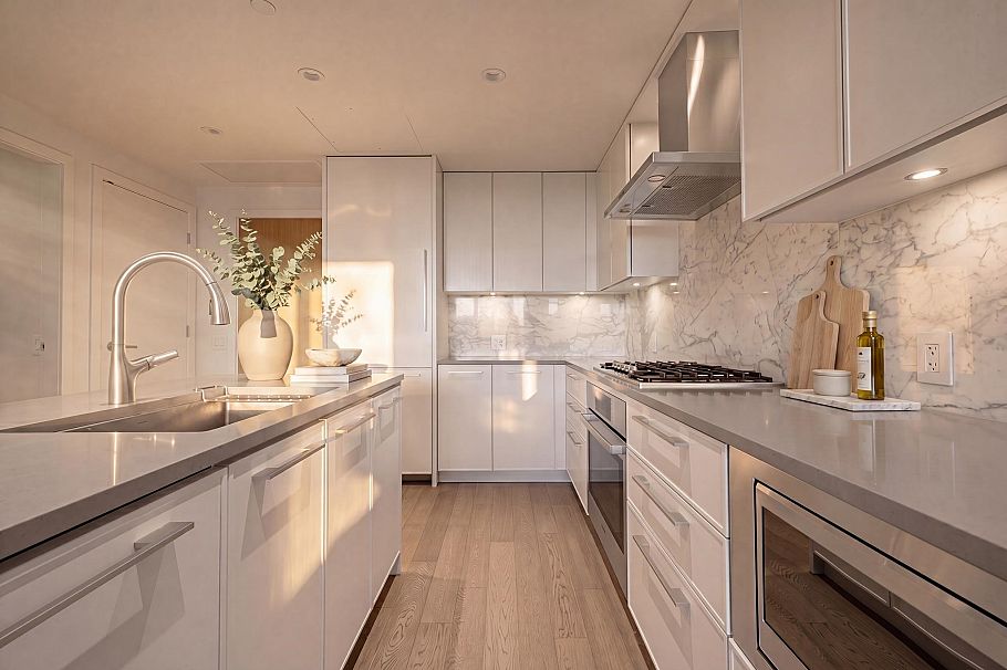 218 3220 Connaught Crescent North Vancouver, BC - 3