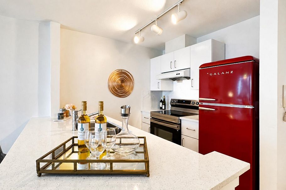 103 985 W 10th Avenue Vancouver, BC - 5