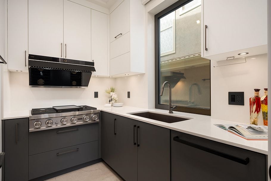 1 3349 W 27th Avenue Vancouver, BC - 17