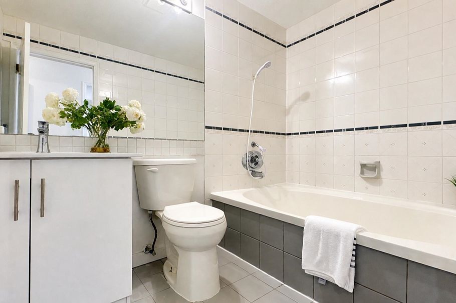 103 985 W 10th Avenue Vancouver, BC - 9