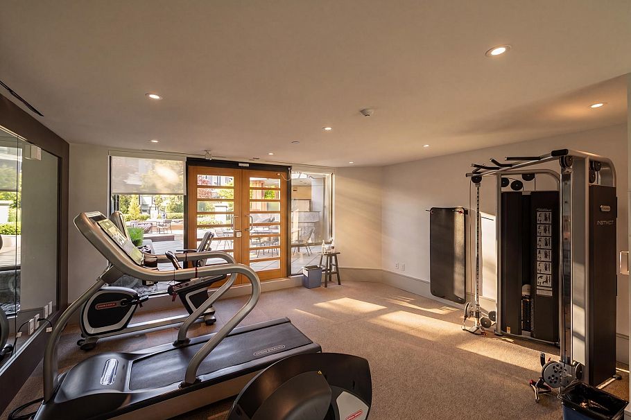 218 3220 Connaught Crescent North Vancouver, BC - 17
