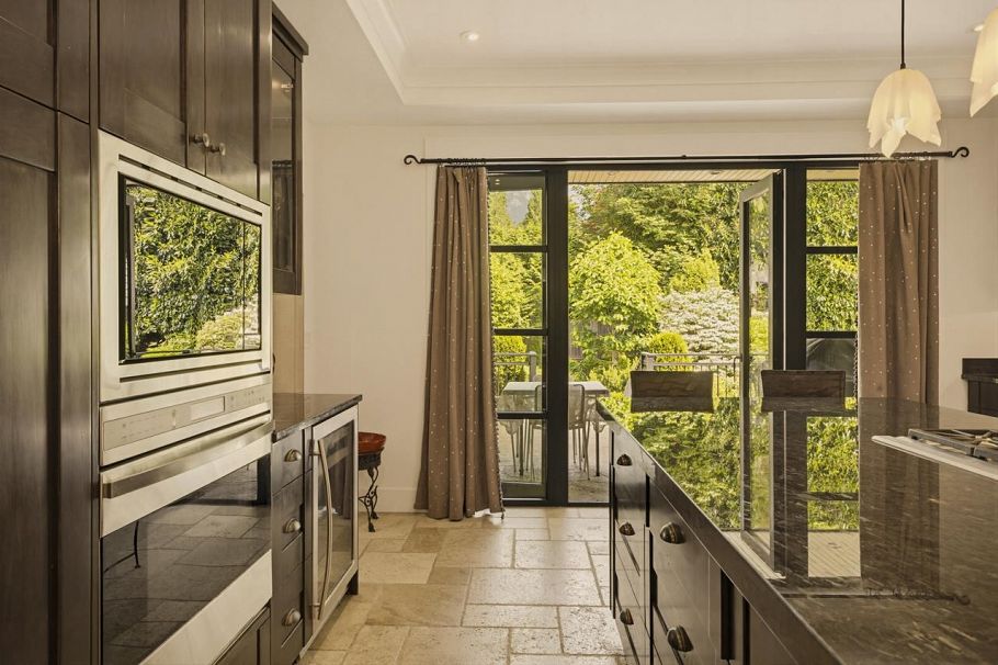 1134 Montroyal Boulevard North Vancouver, BC - 9
