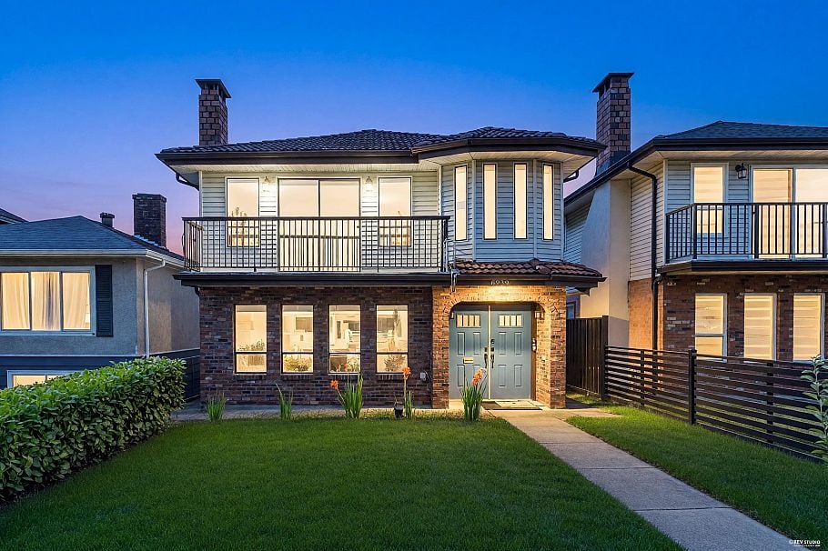 6939 Dumfries Street Vancouver, BC - 1