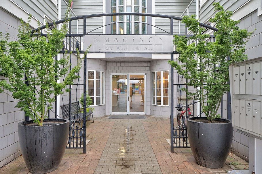 417 2929 W 4th Avenue Vancouver, BC - 2