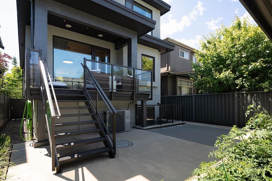 1 3349 W 27th Avenue Vancouver, BC - 35