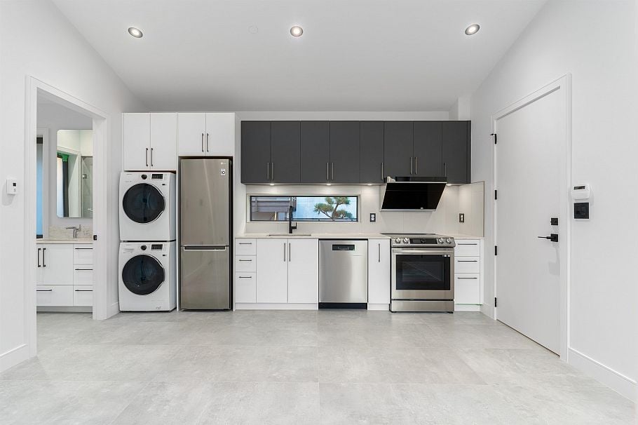 1 3349 W 27th Avenue Vancouver, BC - 37