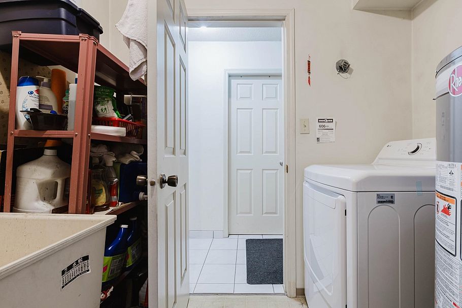 3230 Garden Drive Vancouver, BC - 32