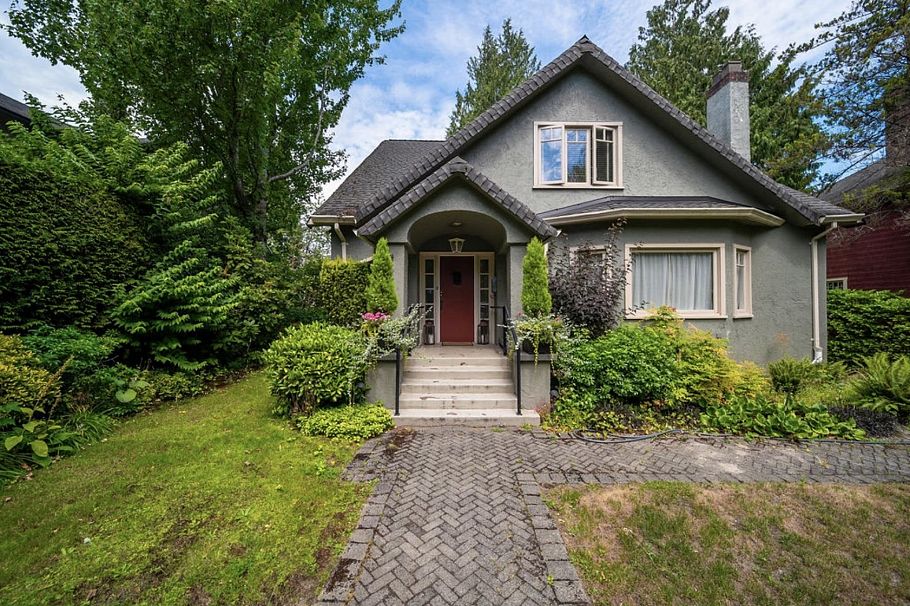 4655 W 6th Avenue Vancouver, BC - 2