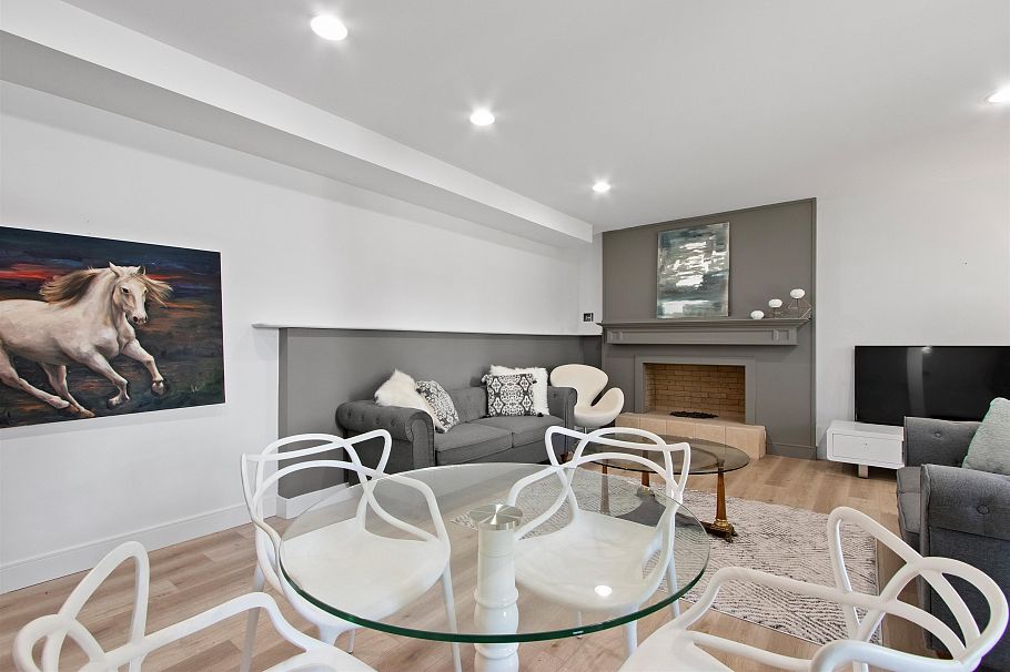 615 E Kings Road North Vancouver, BC - 23