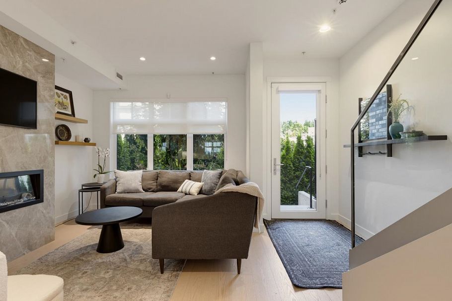 20 1960 Glenaire Drive North Vancouver, BC - 2