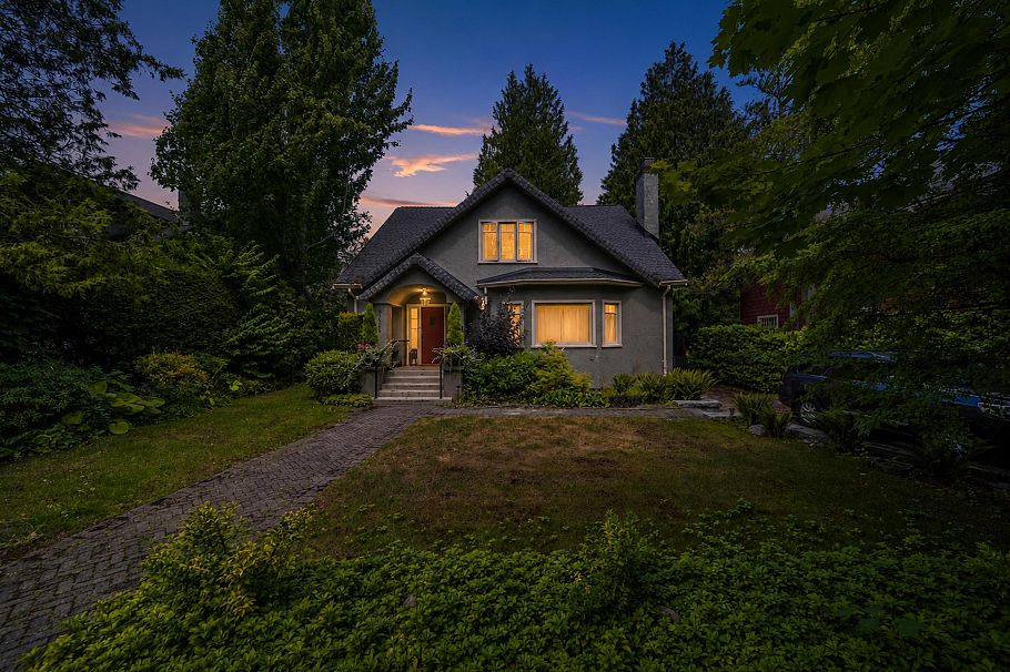 4655 W 6th Avenue Vancouver, BC - 1