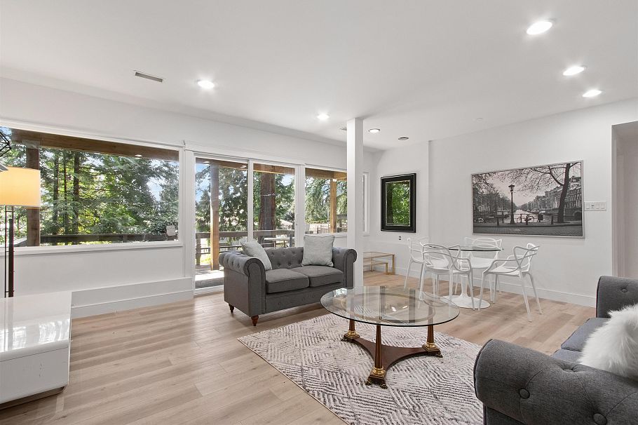 615 E Kings Road North Vancouver, BC - 21