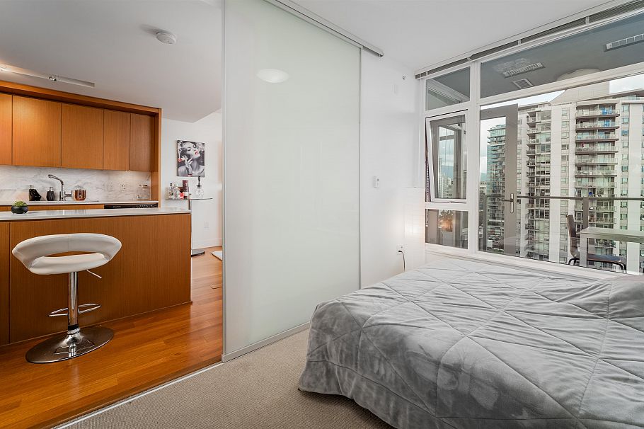1503 158 W 13th Street North Vancouver, BC - 13