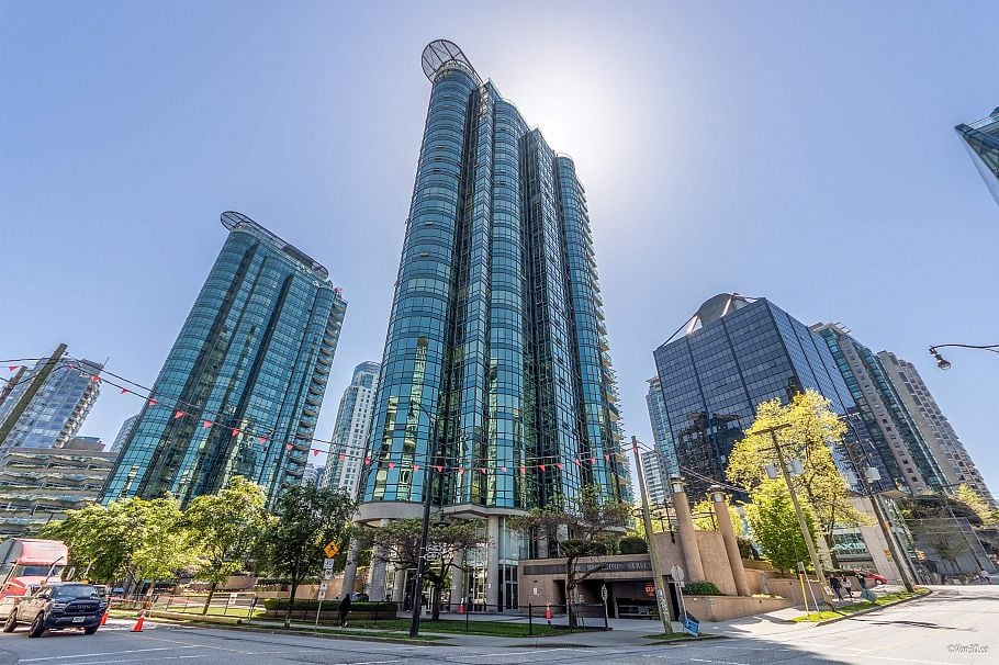 202 588 Broughton Street Vancouver, BC - 1