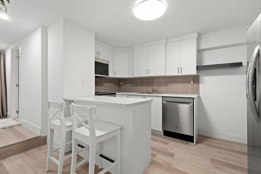 615 E Kings Road North Vancouver, BC - 24