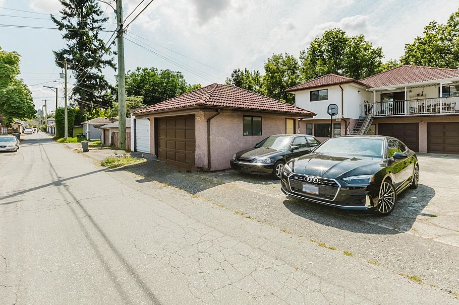3230 Garden Drive Vancouver, BC - 34