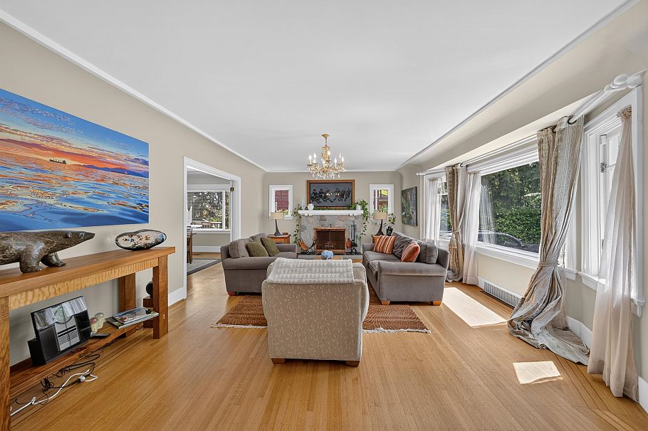 4655 W 6th Avenue Vancouver, BC - 3