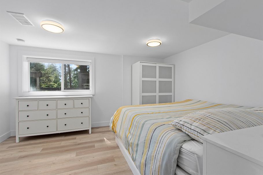 615 E Kings Road North Vancouver, BC - 29
