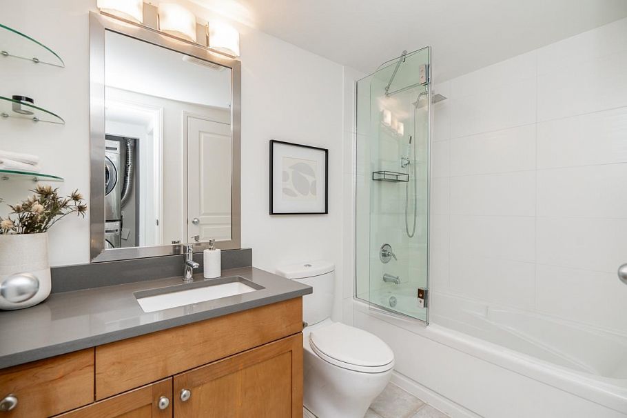 26 2375 W Broadway Vancouver, BC - 23