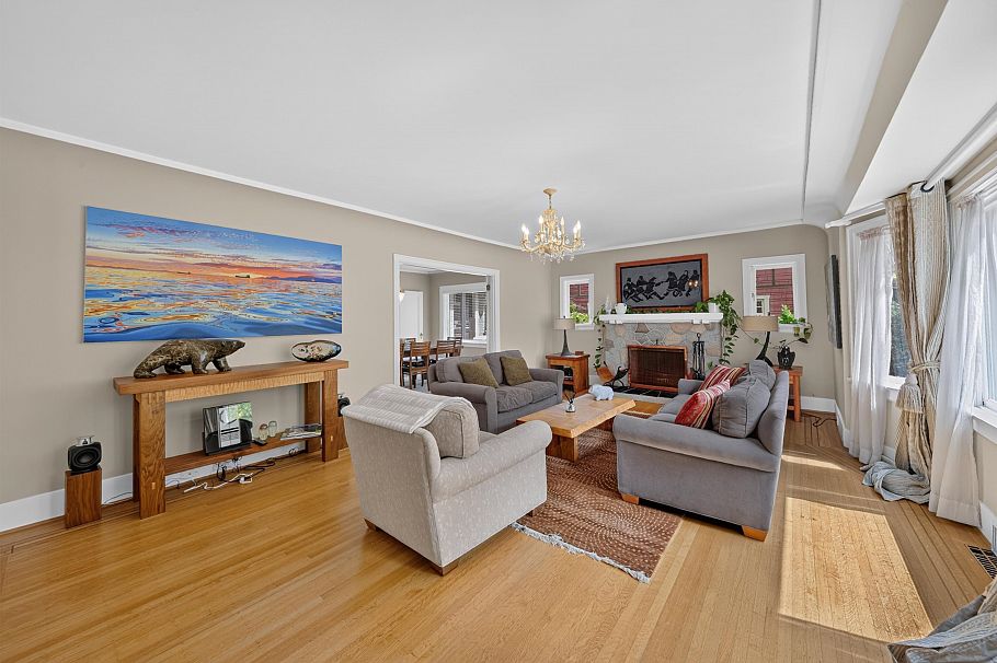4655 W 6th Avenue Vancouver, BC - 4