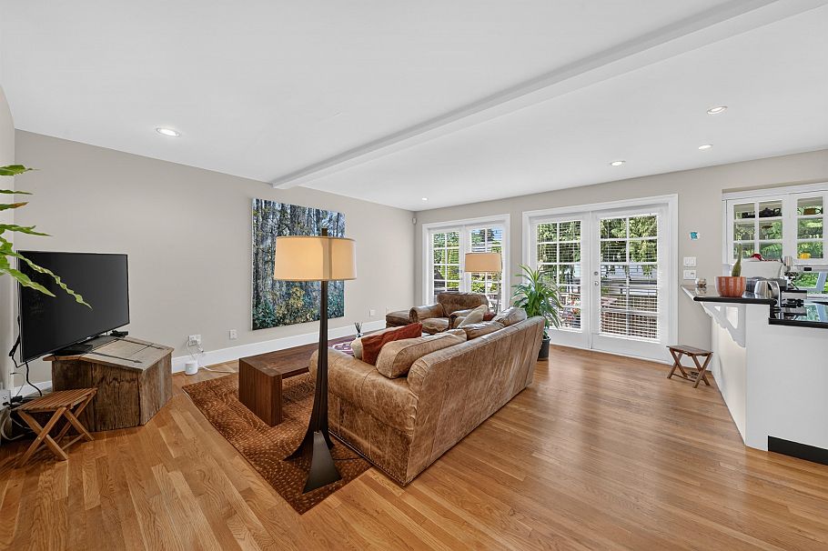 4655 W 6th Avenue Vancouver, BC - 8