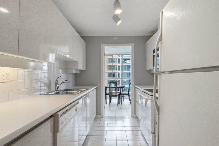 701 2288 Pine Street Vancouver, BC - 11