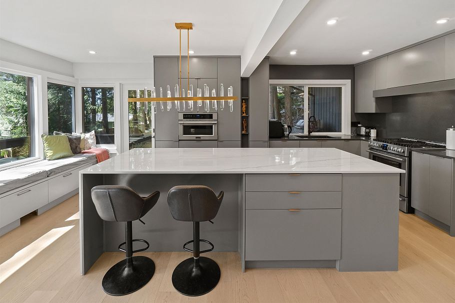 615 E Kings Road North Vancouver, BC - 1