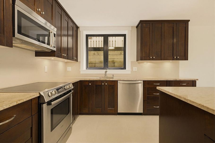 1134 Montroyal Boulevard North Vancouver, BC - 24