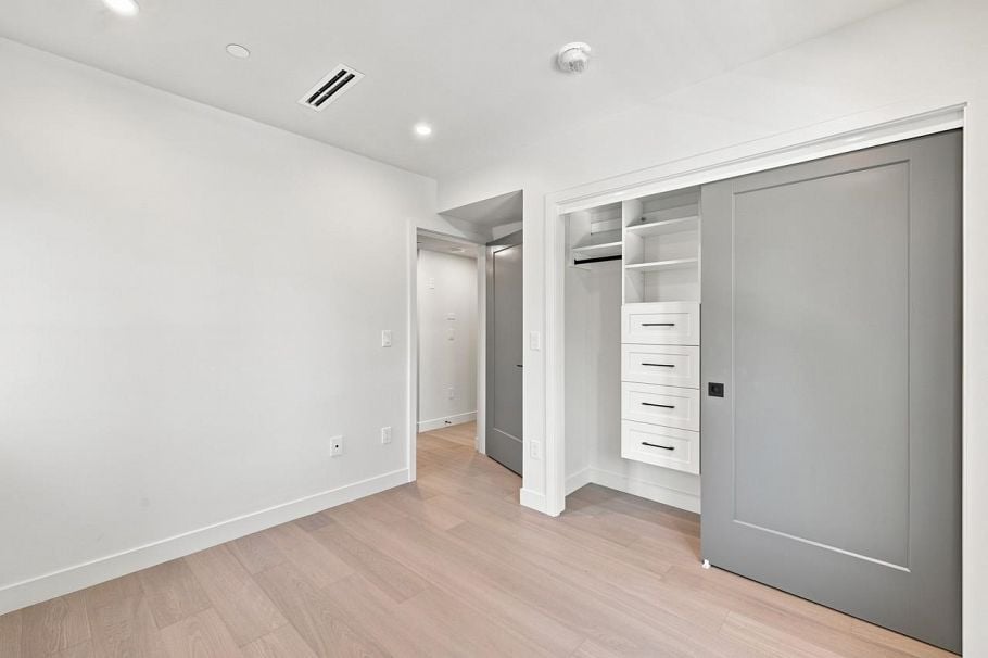 3206 E Georgia Street Vancouver, BC - 24