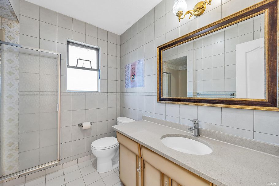 137 W Woodstock Avenue Vancouver, BC - 22