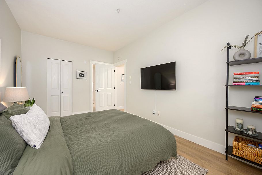 112 2601 Whiteley Court North Vancouver, BC - 16