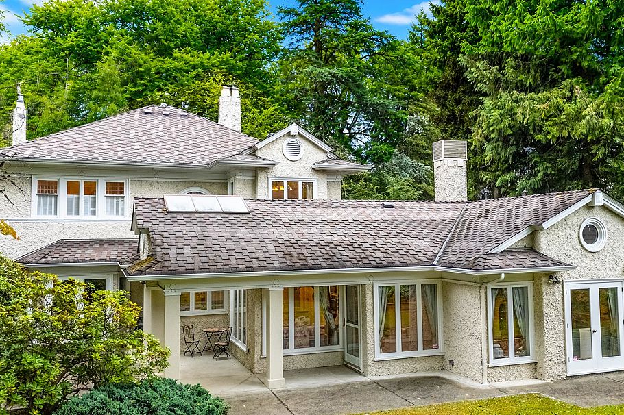1588 W 29th Avenue Vancouver, BC - 1