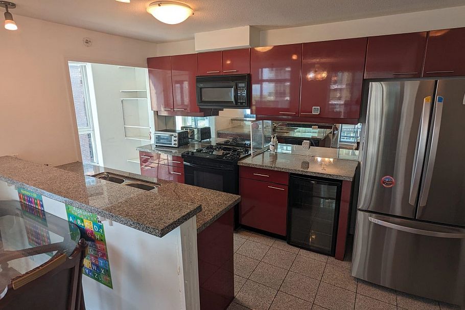 907 1328 W Pender Street Vancouver, BC - 4