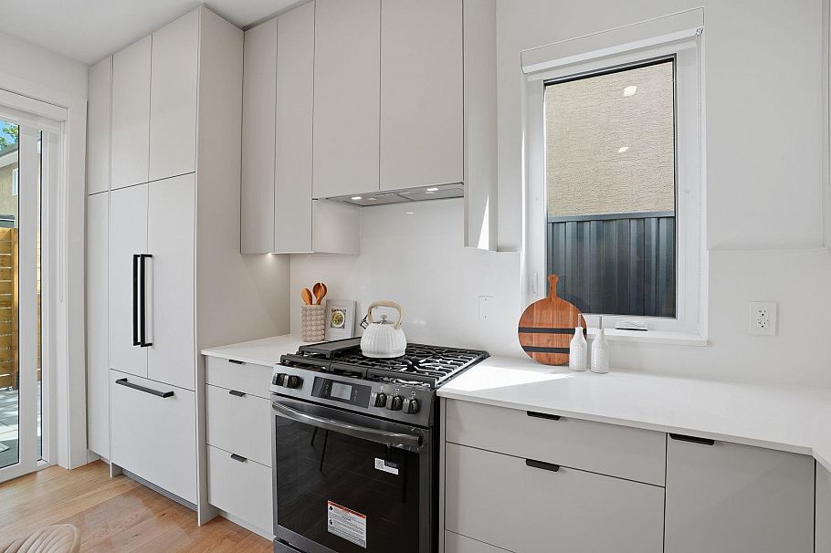 2436 E 20th Avenue Vancouver, BC - 3