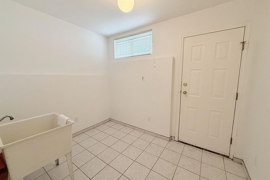 2458 E 5th Avenue Vancouver, BC - 24