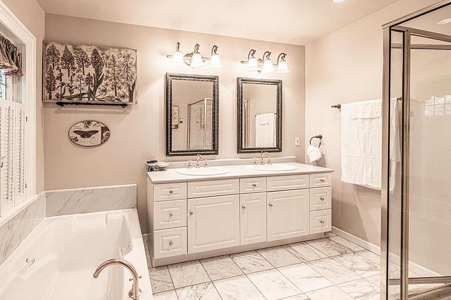 1588 W 29th Avenue Vancouver, BC - 29
