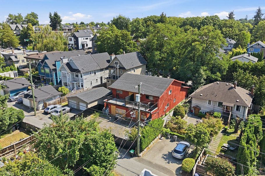 57 W 12th Avenue Vancouver, BC - 2