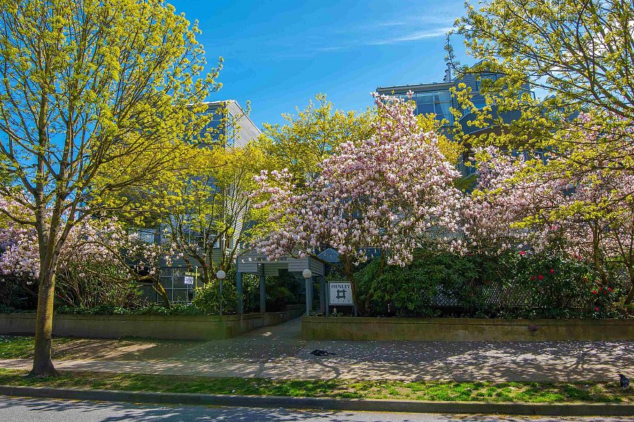 303 2250 W 3rd Avenue Vancouver, BC - 2