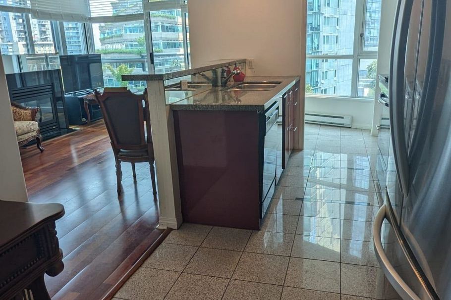 907 1328 W Pender Street Vancouver, BC - 3