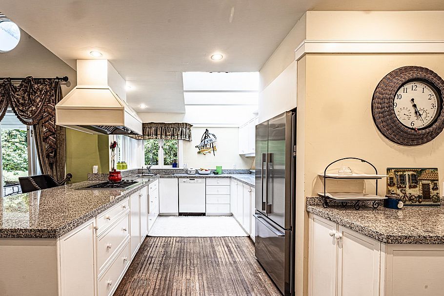 1588 W 29th Avenue Vancouver, BC - 18