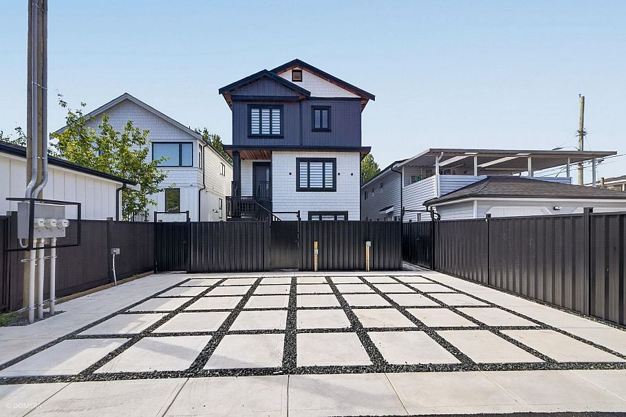 2 2035 51st Street Vancouver, BC - 27