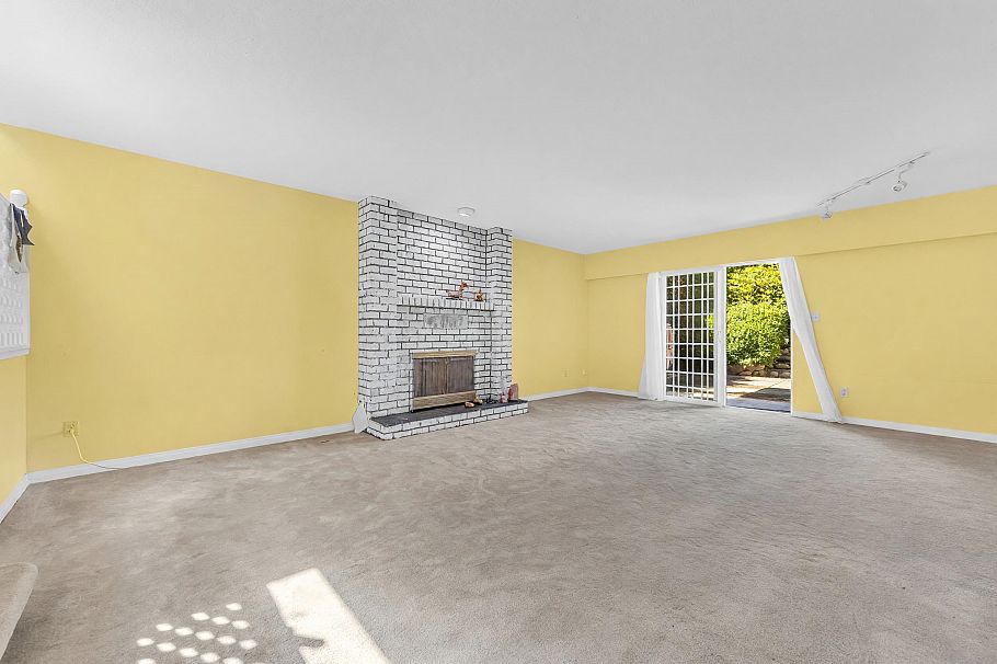 137 W Woodstock Avenue Vancouver, BC - 13
